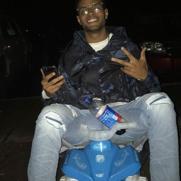 Profile Picture of Cameron Oleen (@cameronoleen) on Poshmark