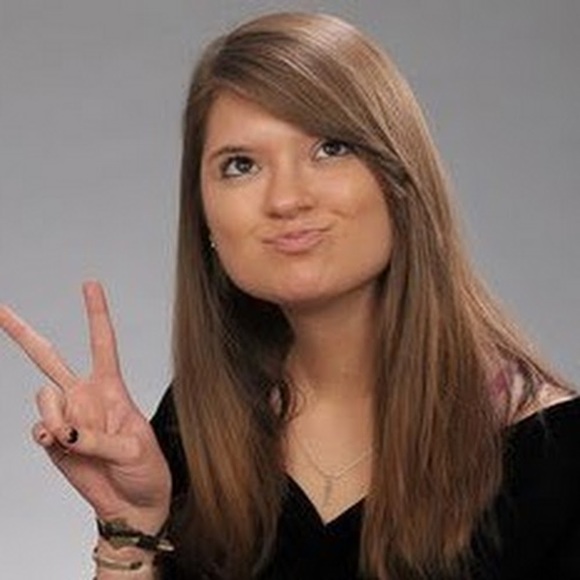 Profile Picture of Alaina Schwall (@alainaschwall) on Poshmark