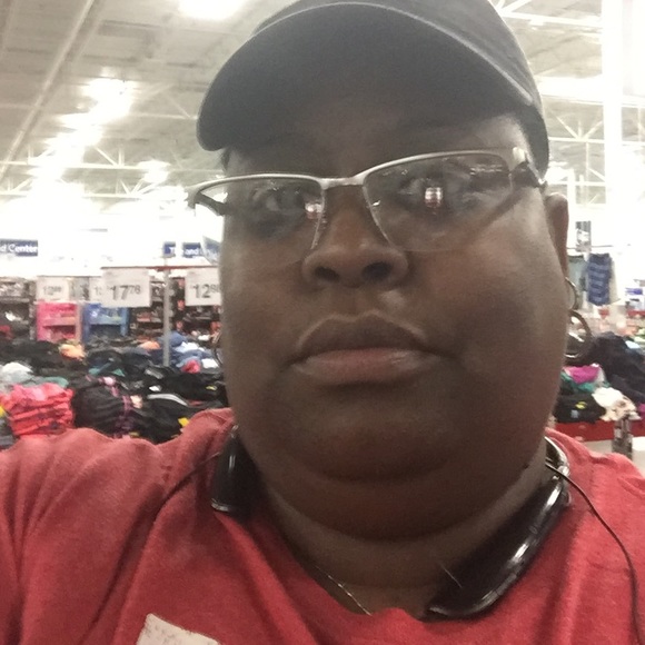 Profile Picture of Danna Williams (@dewilliette) on Poshmark
