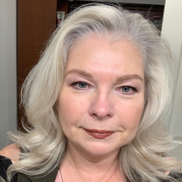 Profile Picture of Lenka Hoffmann (@lenka57) on Poshmark