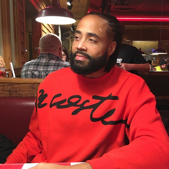 Profile Picture of Devin Hayes (@sixneezy) on Poshmark