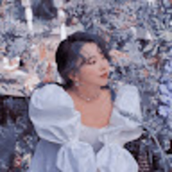 Profile Picture of Manaal Qawi (@manaalqawi) on Poshmark