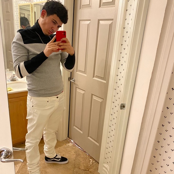 Profile Picture of Emilio Ayala (@e27ayalaa) on Poshmark