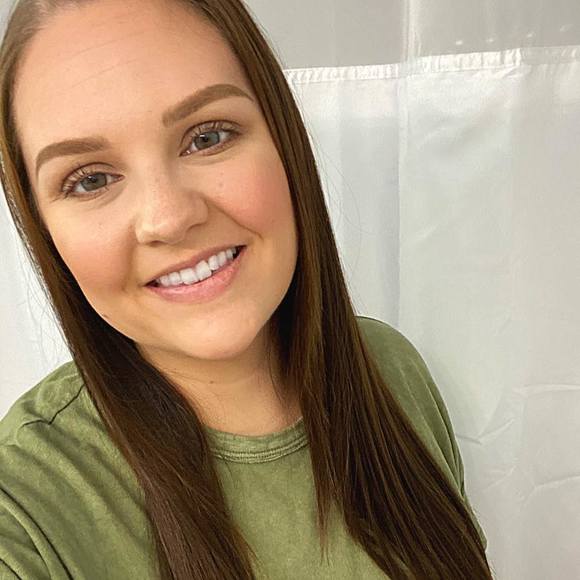 Profile Picture of Brianna Slater (@brianna_slater) on Poshmark