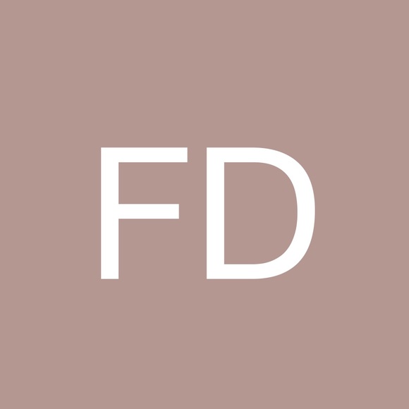 Profile Picture of Felicity Dunstan (@felicitydunstan) on Poshmark