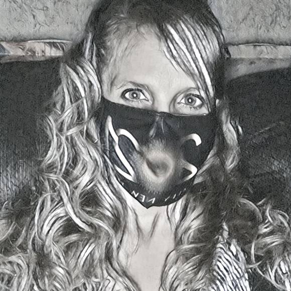 Profile Picture of Amy Vanderpool (@amy_vanderpool) on Poshmark