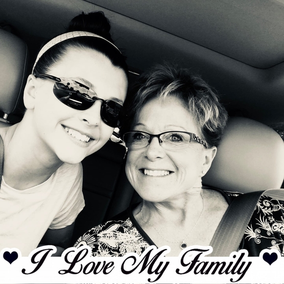 Profile Picture of Louise Parrish (@haytysgram) on Poshmark