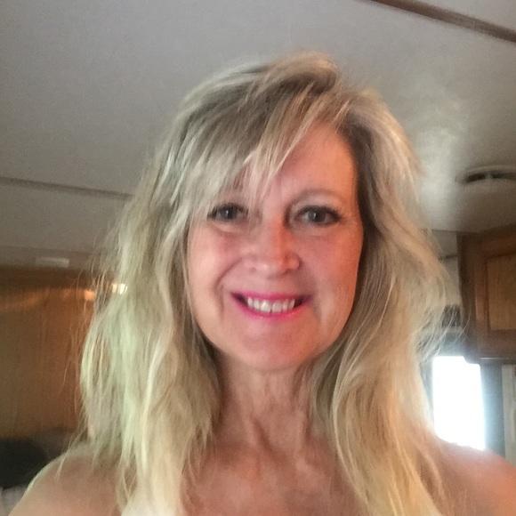 Profile Picture of Joy Acker (@joyacker) on Poshmark