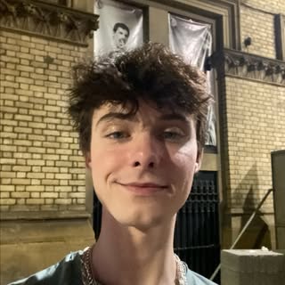 Profile Picture of christopher (@christopherstoops) on Instagram