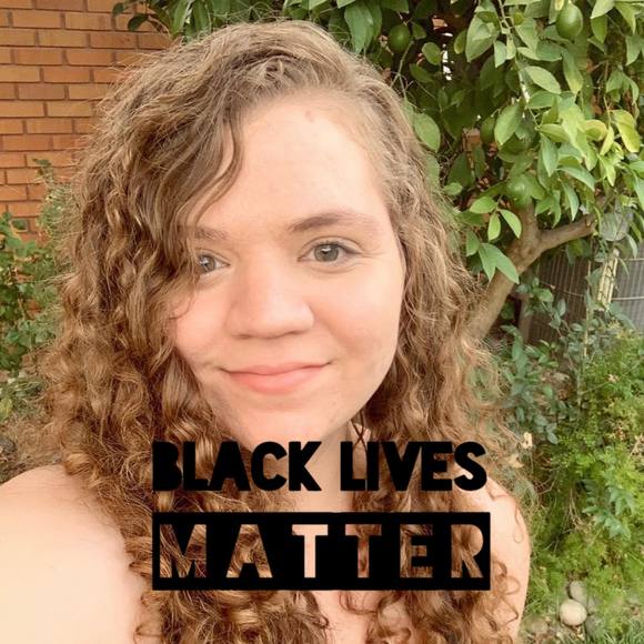 Profile Picture of Amanda Hermansen (@mandacel) on Poshmark