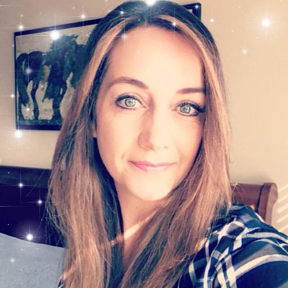 Profile Picture of Laurie Dickenson (@lauriedickenson) on Poshmark