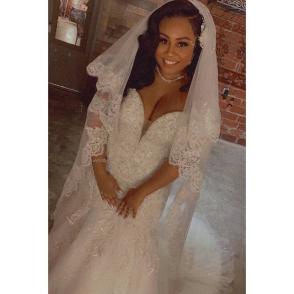 Profile Picture of Dazi Lowe (@islandbeaut) on Poshmark