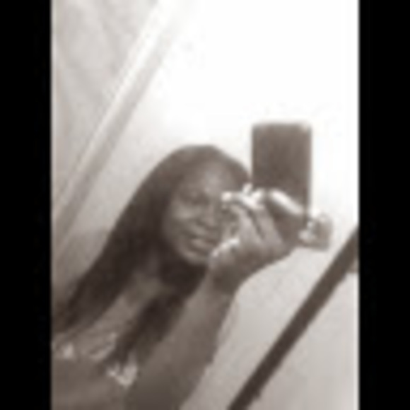 Profile Picture of Contrail Stone (@contrailstone) on Poshmark
