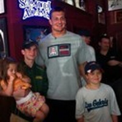 Profile Picture of Hollie Powers (@holliepowers8) on Twitter