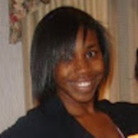 Profile Picture of Tarah Laurent (@tarah_laurent) on Poshmark