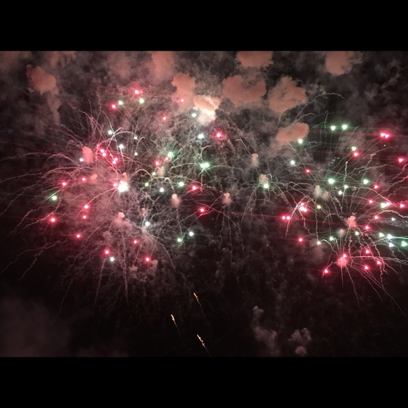 Profile Picture of Ariel Green (@arie56111) on Poshmark