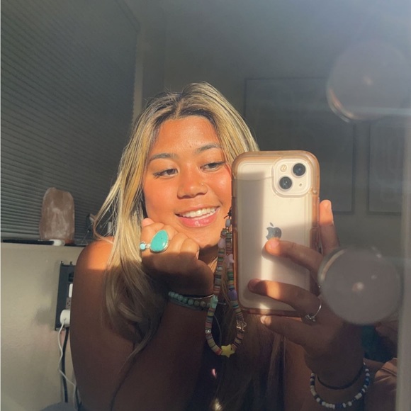 Profile Picture of Avalia Sila (@avaliasila) on Poshmark