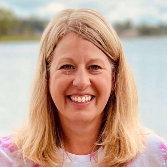 Profile Picture of Taunya Kobernick (@trschueler) on Poshmark