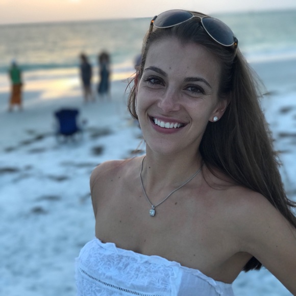 Profile Picture of ! danielle Posimato (@dposimato) on Poshmark