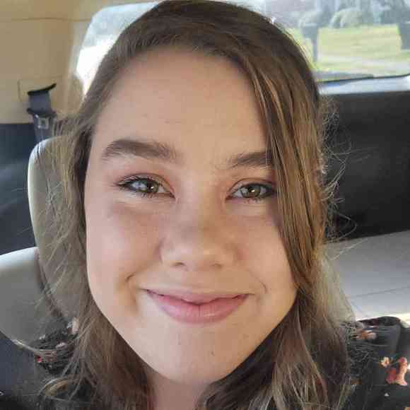Profile Picture of Verity Caliguire (@v_caliguire) on Poshmark