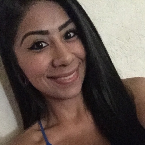 Profile Picture of Lily Andrade (@andradelily21) on Poshmark