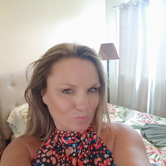 Profile Picture of Dionne Bagshaw (@spoiledbagshaw) on Poshmark