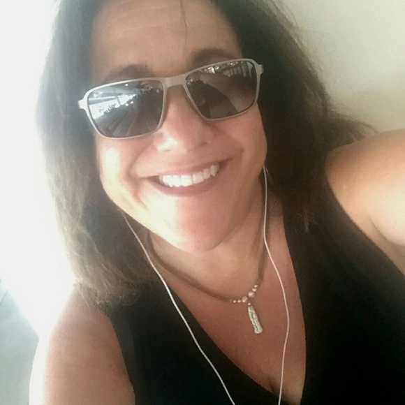 Profile Picture of Barbara Scofidio (@bscofidio) on Poshmark