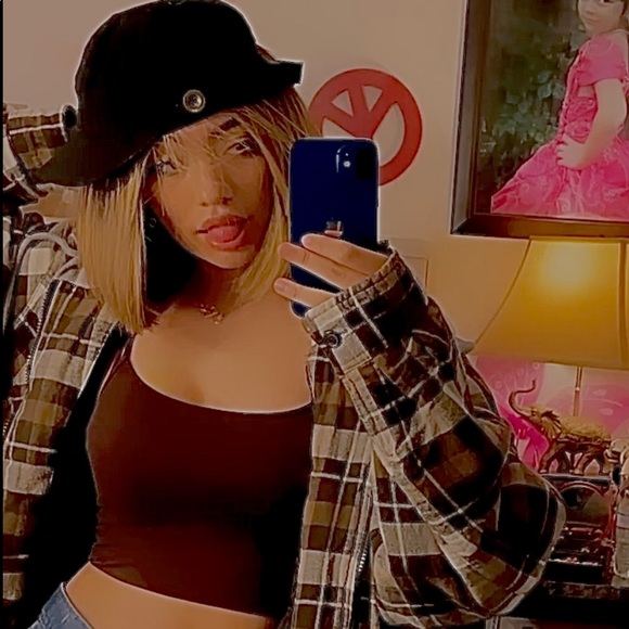 Profile Picture of Adamari Alcala (@adamarii13) on Poshmark