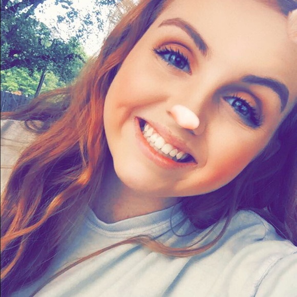 Profile Picture of Ashley Clanton (@ashaleeee7) on Poshmark