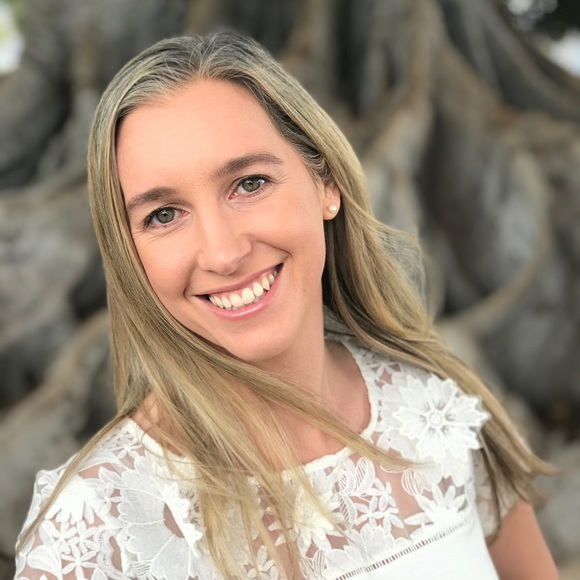 Profile Picture of Caitlin Mullins (@caitmull) on Poshmark