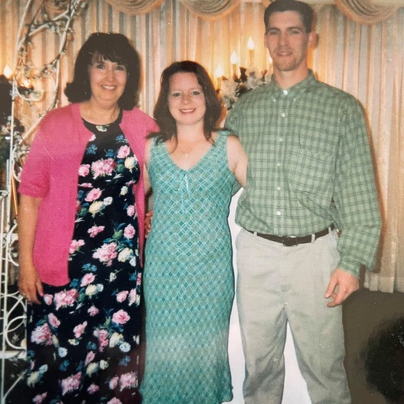 Profile Picture of Amy Hart logue (@amylogue) on Poshmark