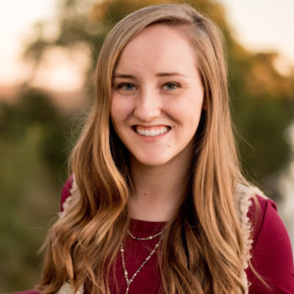 Profile Picture of Brook Ahlers (@bahlers1) on Poshmark