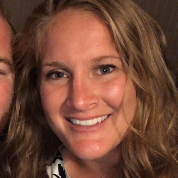 Profile Picture of Tera Arnberger (@tbarnberger) on Poshmark