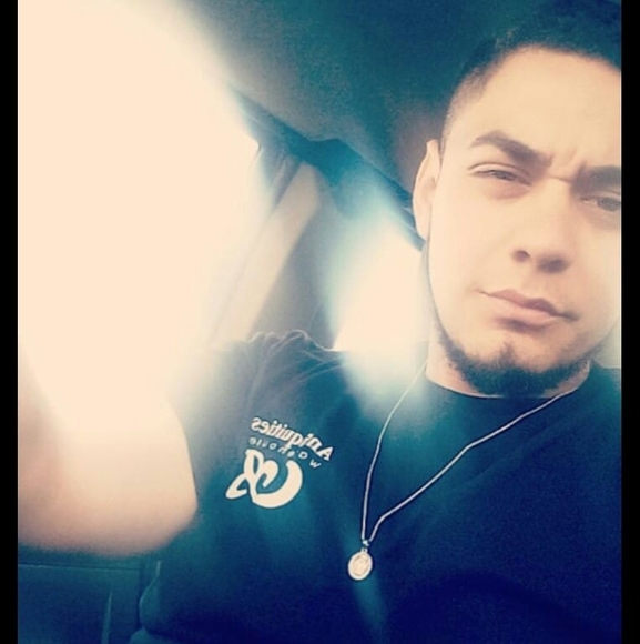 Profile Picture of Carlos Macias (@maciascn) on Poshmark