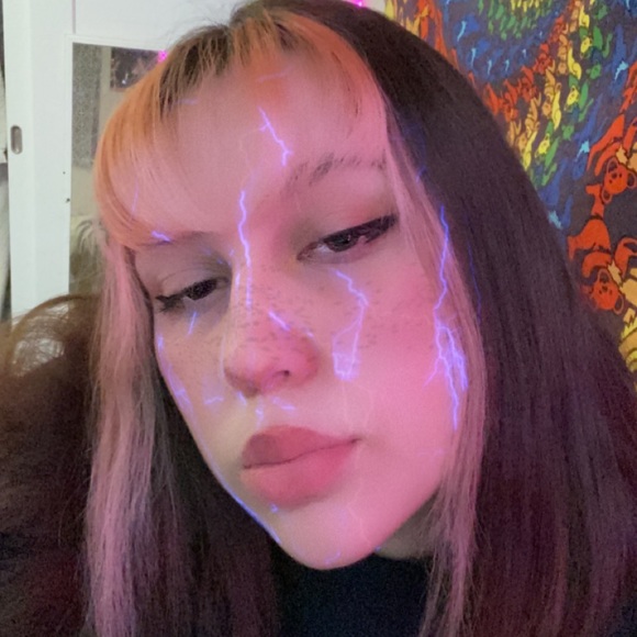 Profile Picture of Zoey Connelly (@zoey_connelly) on Poshmark