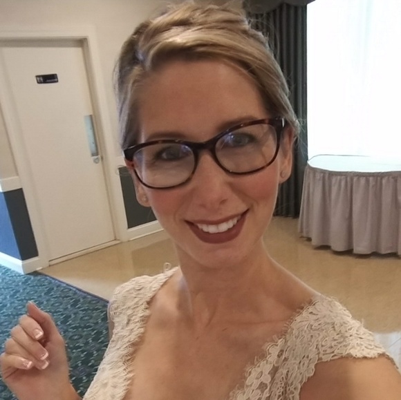 Profile Picture of Allison Verkey (@adapolito) on Poshmark