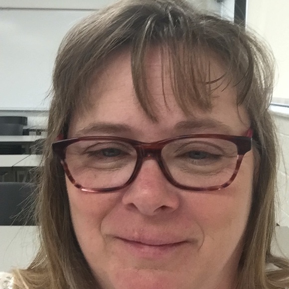 Profile Picture of Robin Price (@robinleann213) on Poshmark