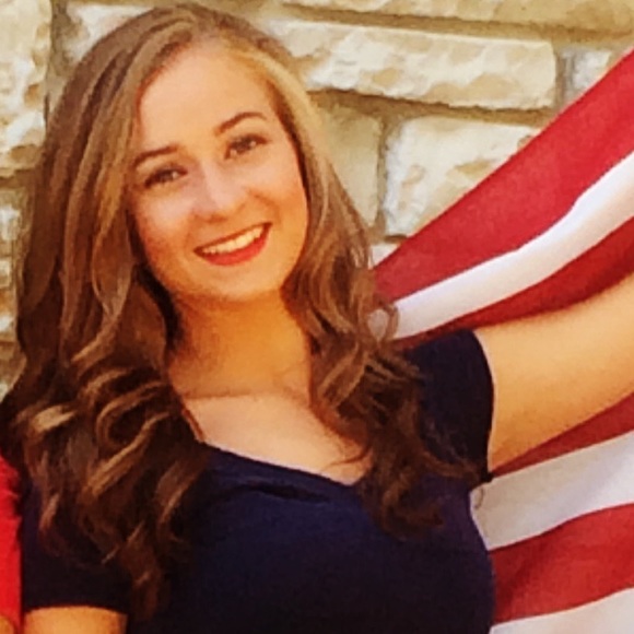 Profile Picture of Rachel Barelli (@rachel_barelli) on Poshmark
