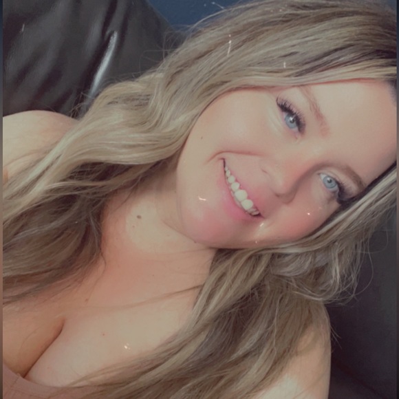 Profile Picture of Bailey Harrell (@baileyyyy1) on Poshmark