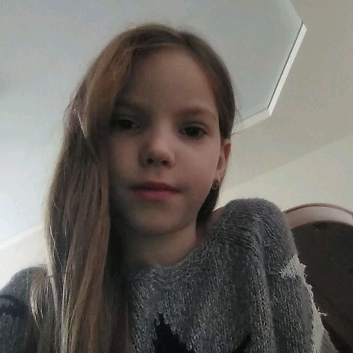 Profile Picture of Lena 🦊 (@julialobach) on Tiktok