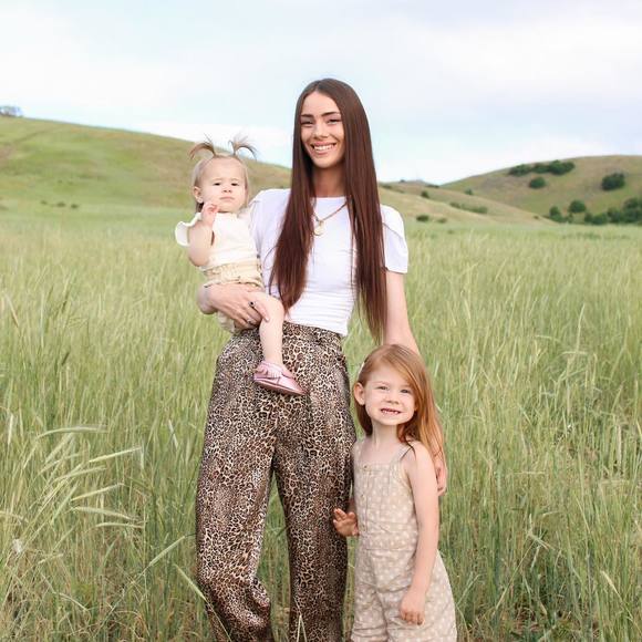 Profile Picture of Alexa Arbon (@alexashopper) on Poshmark