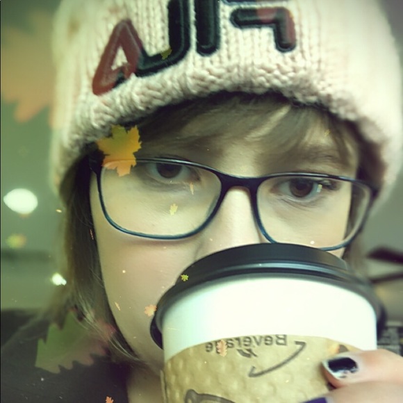 Profile Picture of Allison Day (@sherlockday) on Poshmark