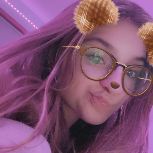 Ella Heruth - Poshmark Profile Picture of Ella Heruth (@ellaheruth) on Poshmark