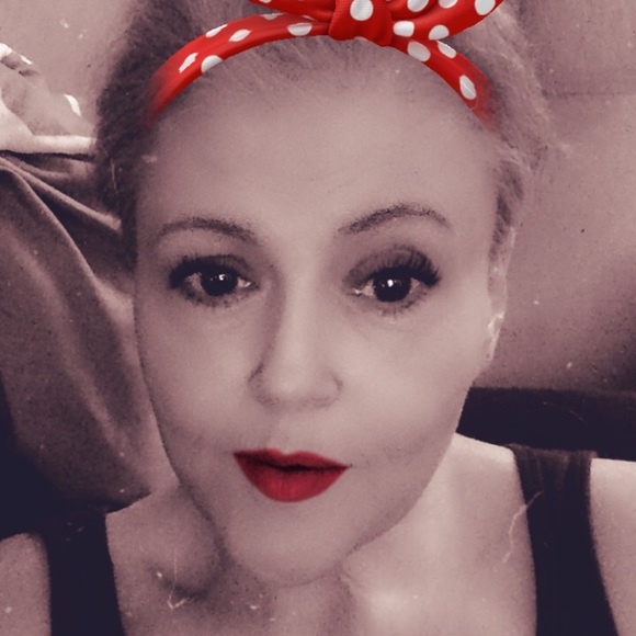 Profile Picture of Jennifer Vollet (@jennifervollet) on Poshmark