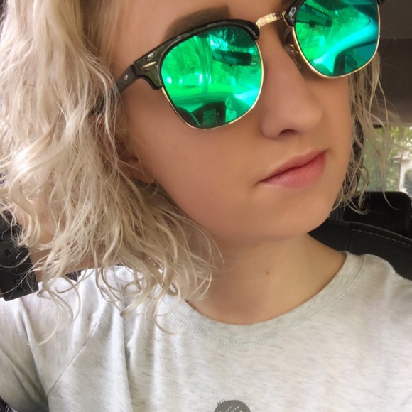 Profile Picture of Lauren Klingele (@lklingele) on Poshmark