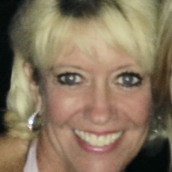 Profile Picture of Cindy Minor (@cindyminor) on Poshmark