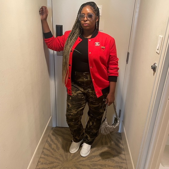 Profile Picture of Octavia Singleton (@tay120985) on Poshmark