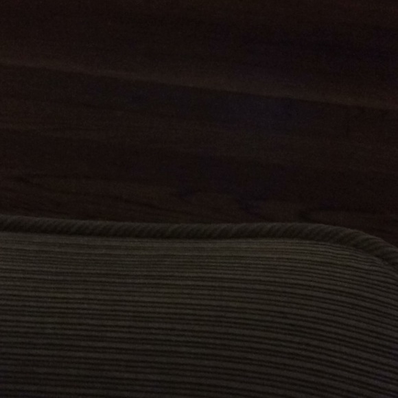 Profile Picture of Alex Taveras (@atvrs) on Poshmark