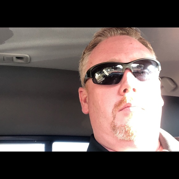 Profile Picture of Jeffrey Edens (@jeffrey_edens) on Poshmark