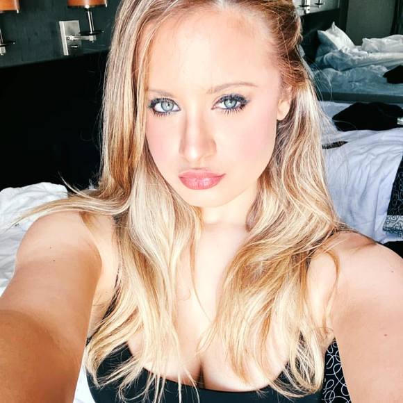 Profile Picture of Gabrielle Keane (@gabriellaxox) on Poshmark